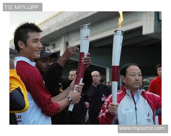 中国运动员担任首棒火炬手亚运会火炬接力正式启程精彩瞬间引爆全场